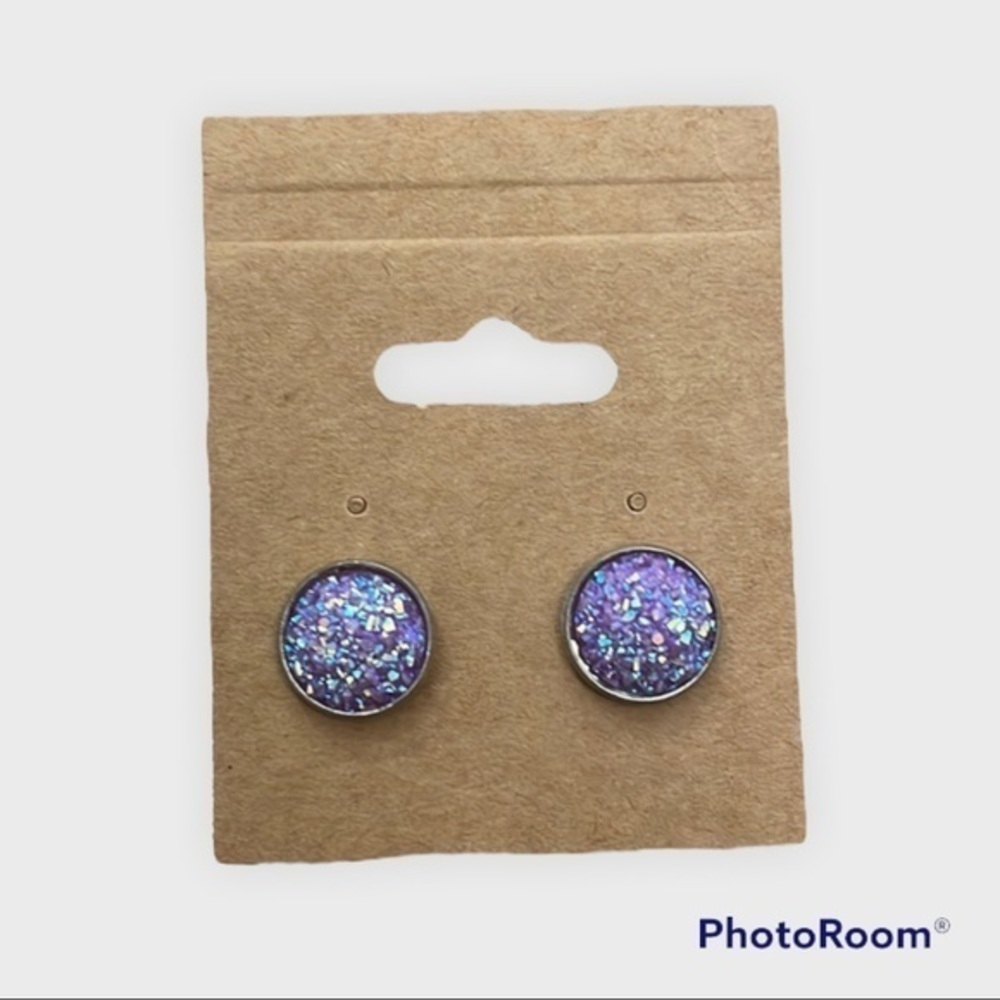 Pale purple 12 mm stud earrings